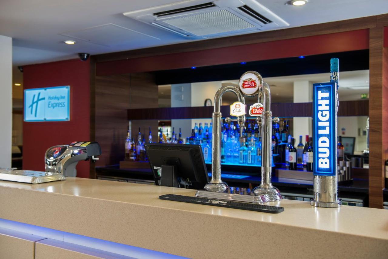 Holiday Inn Express London - Dartford By Ihg Экстерьер фото
