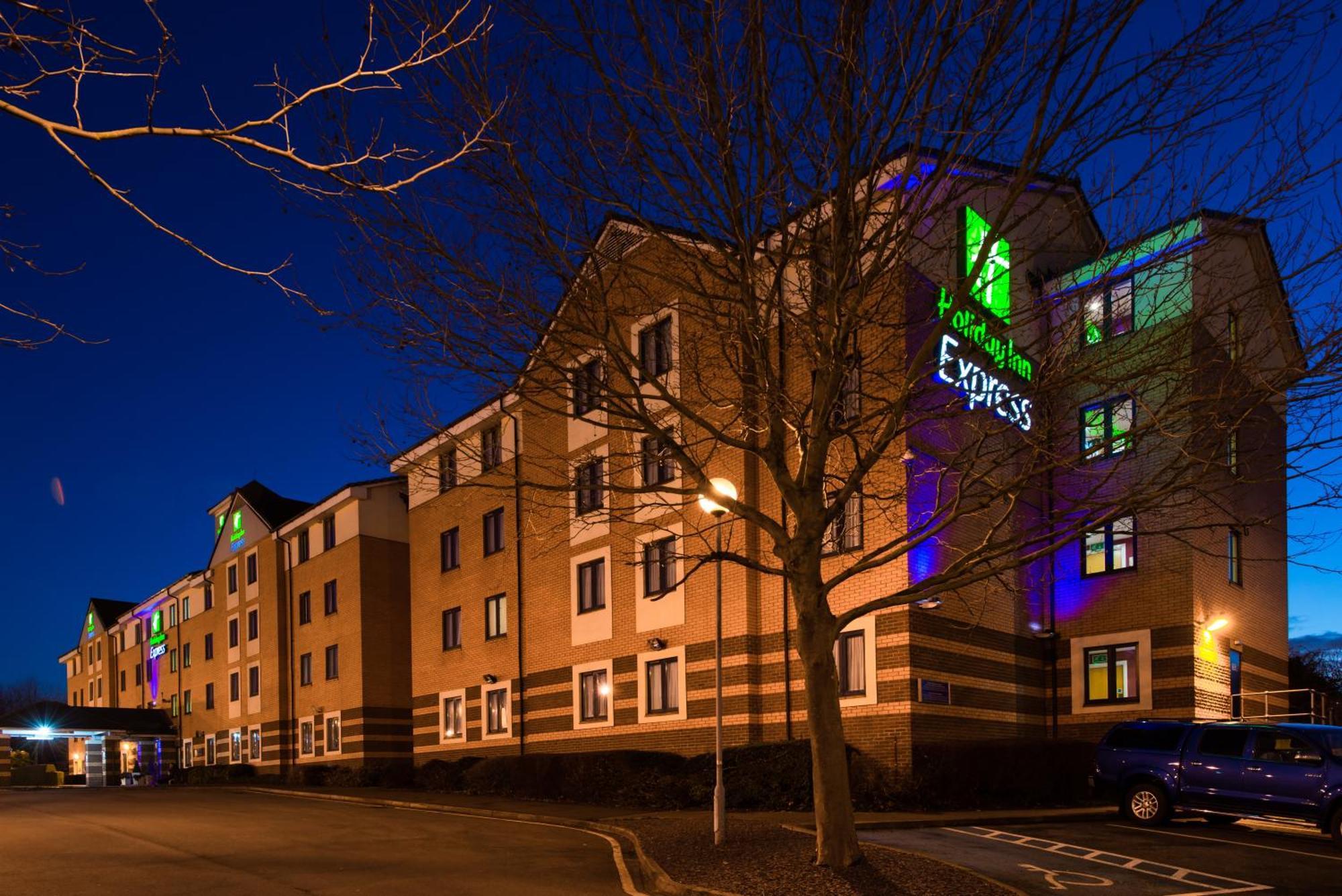 Holiday Inn Express London - Dartford By Ihg Экстерьер фото