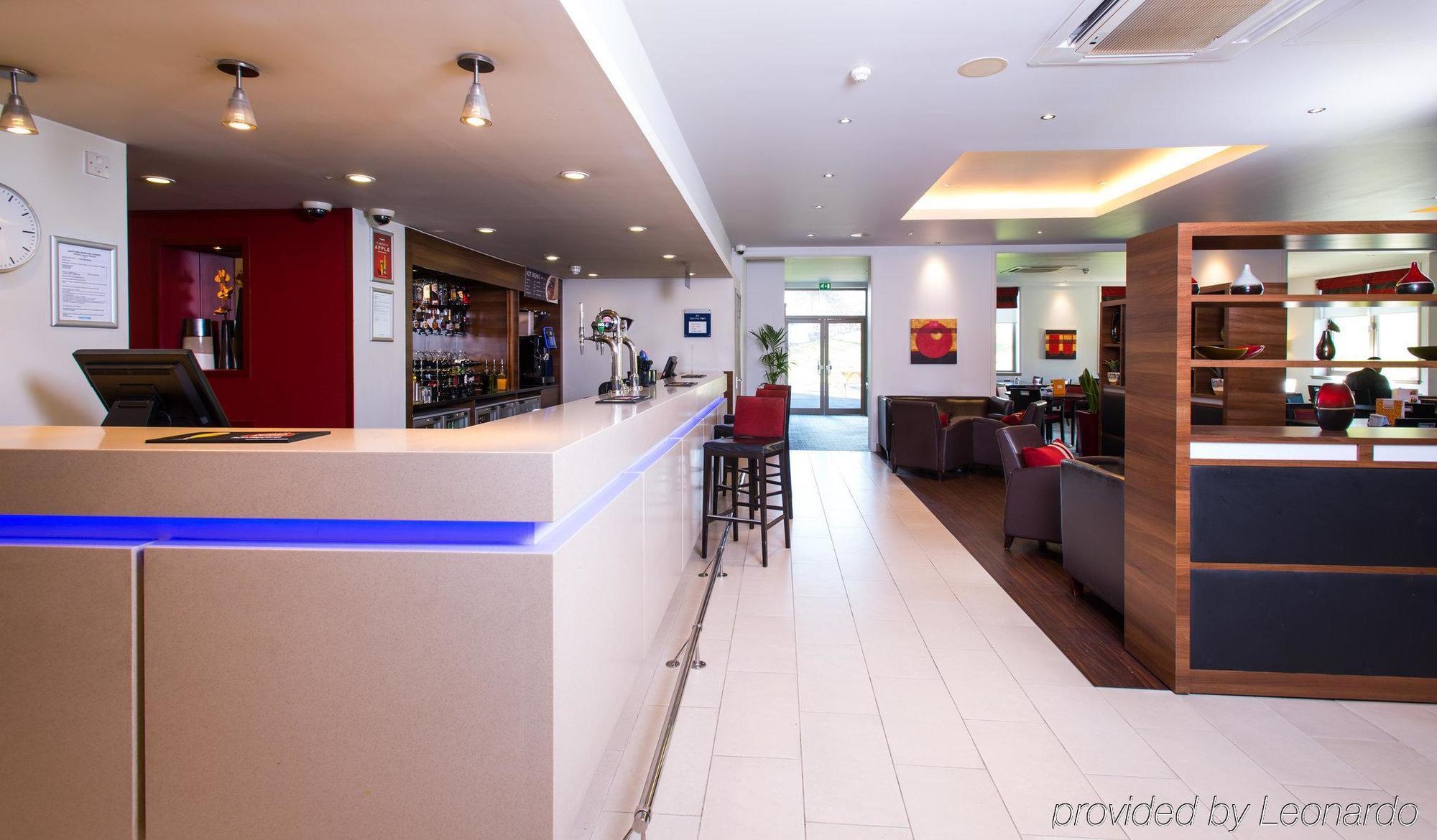 Holiday Inn Express London - Dartford By Ihg Экстерьер фото