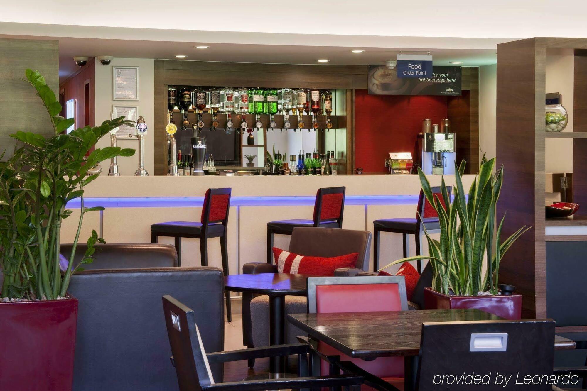 Holiday Inn Express London - Dartford By Ihg Экстерьер фото